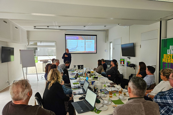 Die AG Stadtmarketing WIR FÜR LÜBBENAU erhielt Einblicke in die Künstliche Intelligenz